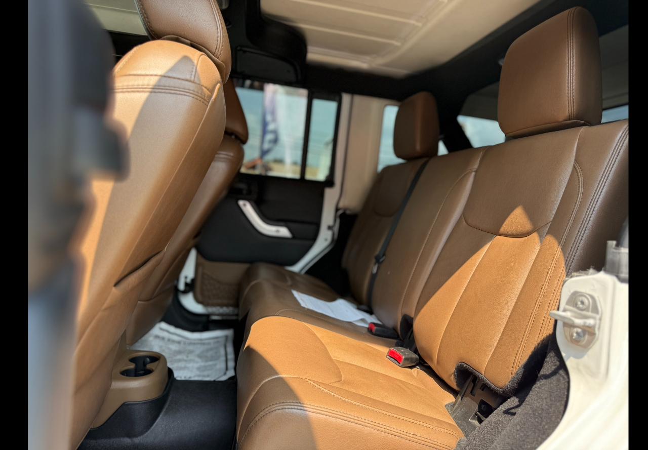 2015 Jeep Wrangler Unlimited Sahara - Photo 6