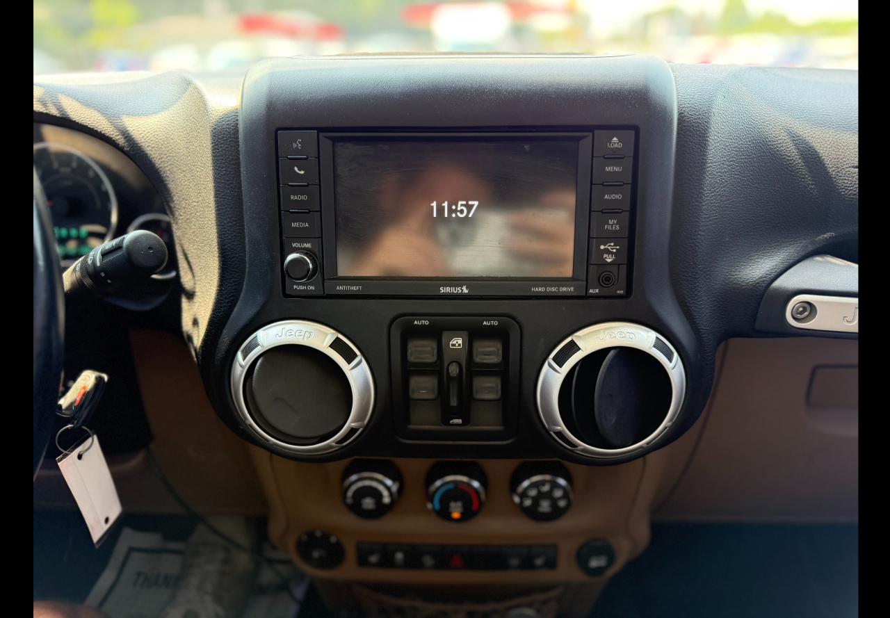 2015 Jeep Wrangler Unlimited Sahara - Photo 10