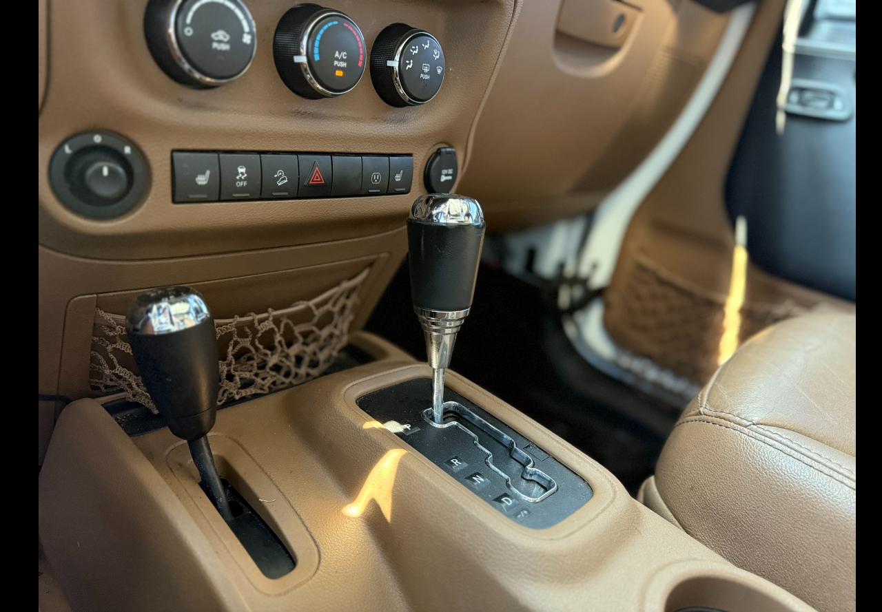 2015 Jeep Wrangler Unlimited Sahara - Photo 11