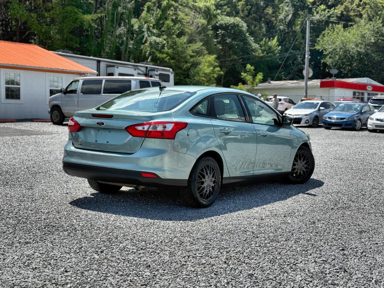 Ford Focus SE Sedan 2012
