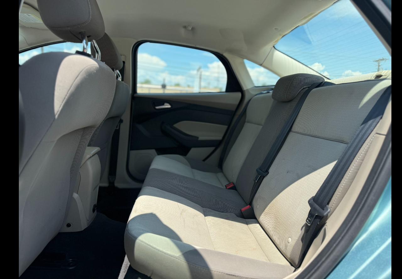 Ford Focus SE Sedan 2012