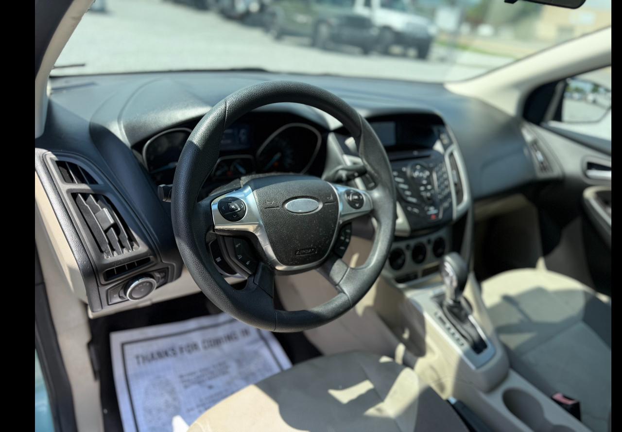 Ford Focus SE Sedan 2012