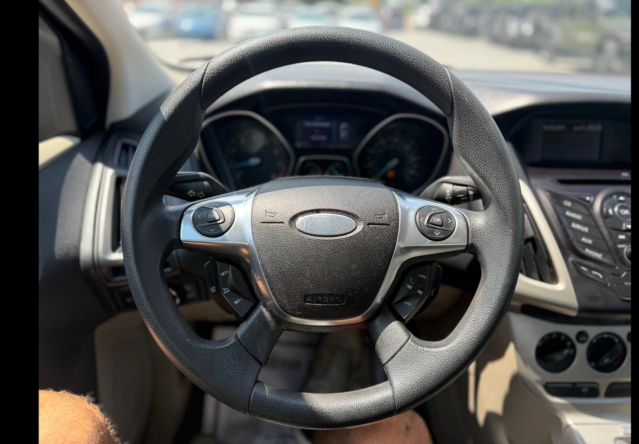 Ford Focus SE Sedan 2012