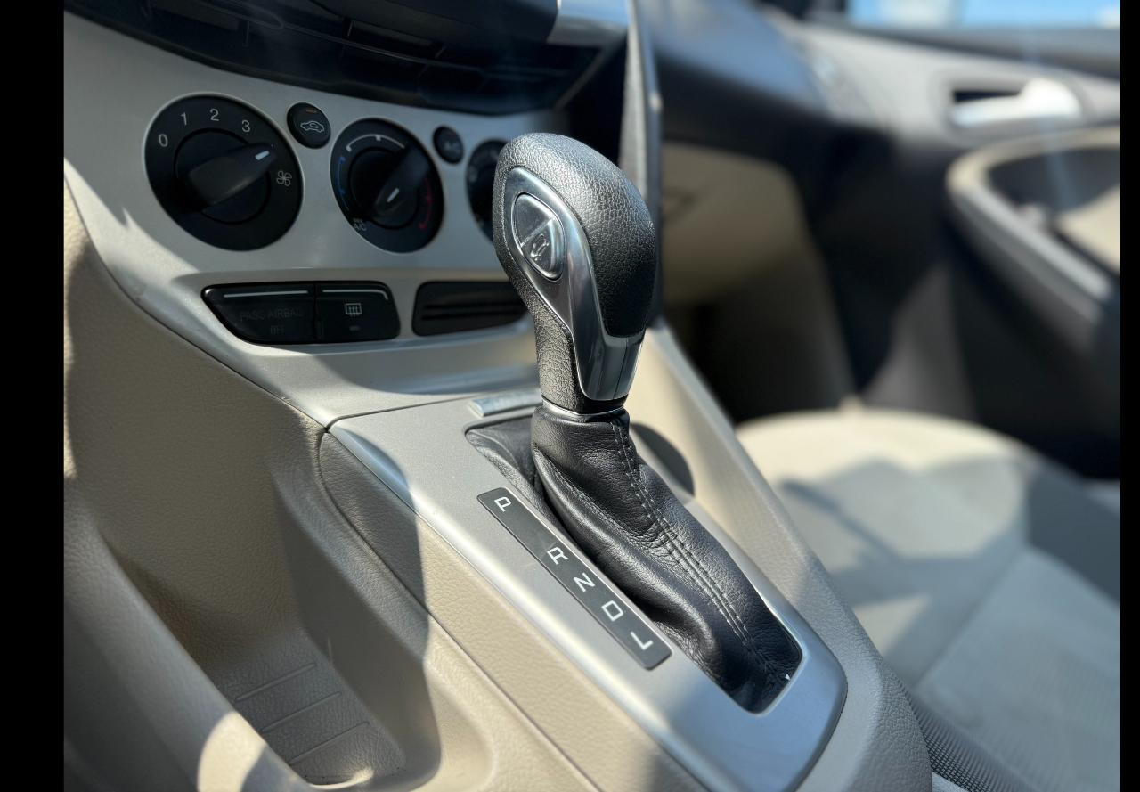 Ford Focus SE Sedan 2012