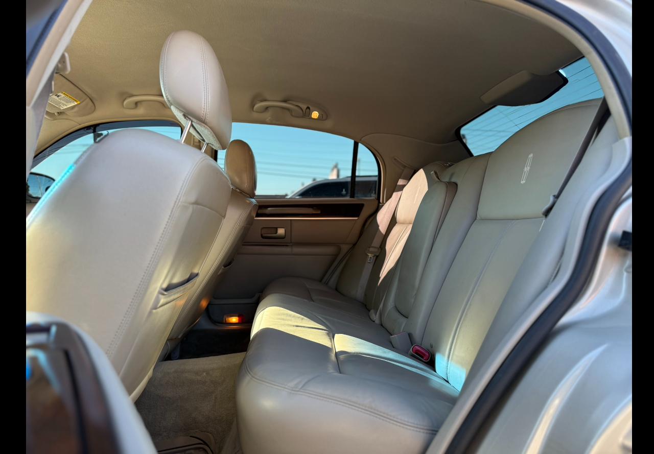 Lincoln Town Car Signature Limited 2009