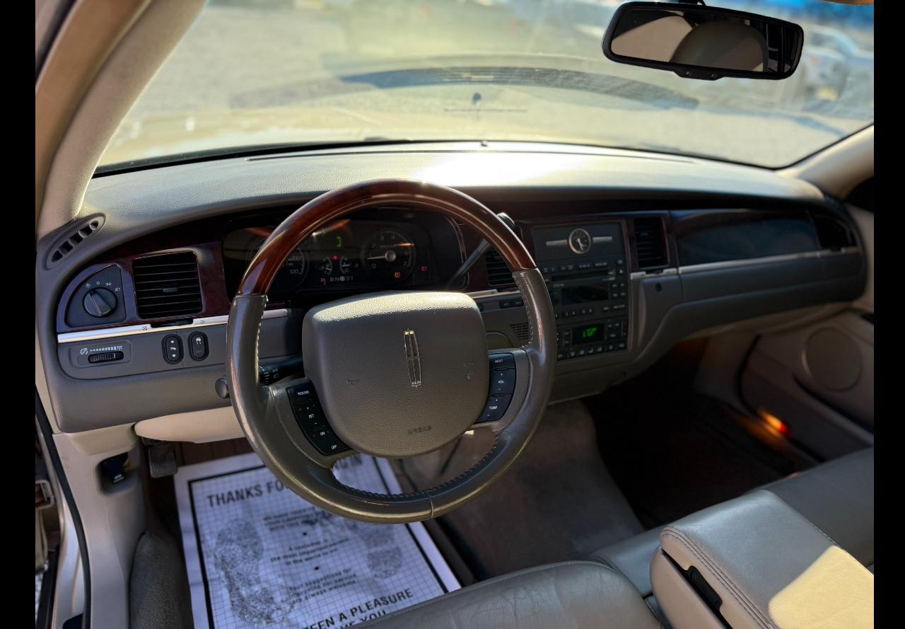 Lincoln Town Car Signature Limited 2009