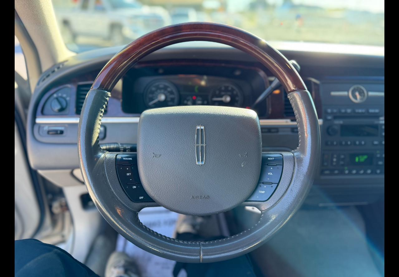 Lincoln Town Car Signature Limited 2009