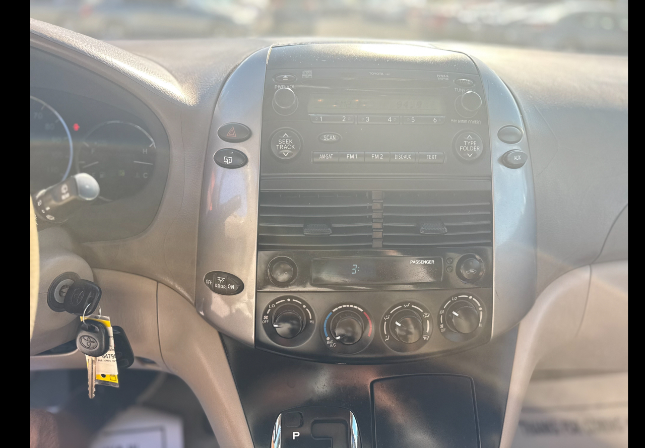 Toyota Sienna LE 8-Passenger Seating 2008 Toyota Sienna LE 8-Passenger Seating 2008