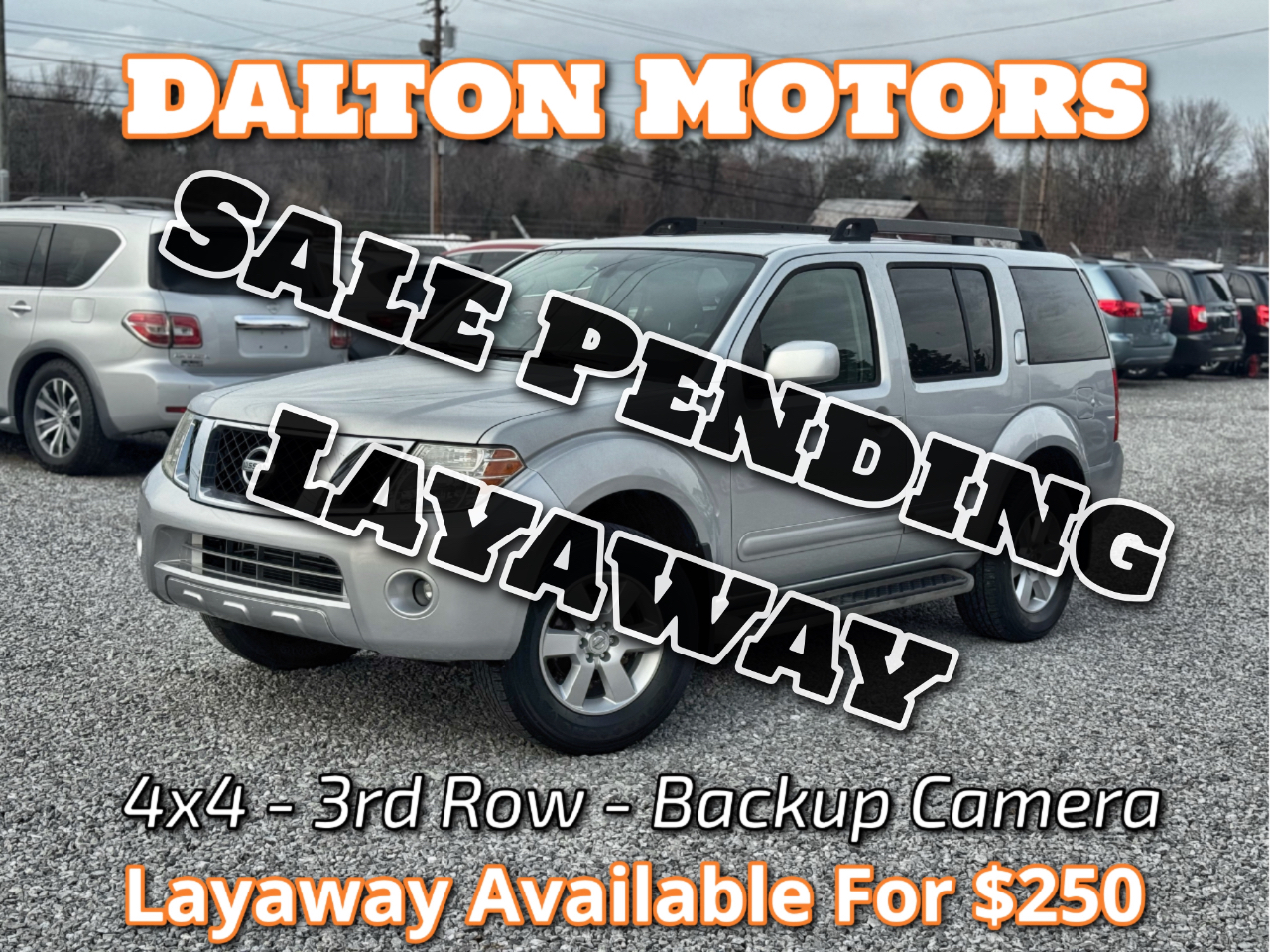 2011 Nissan Pathfinder SV's photo