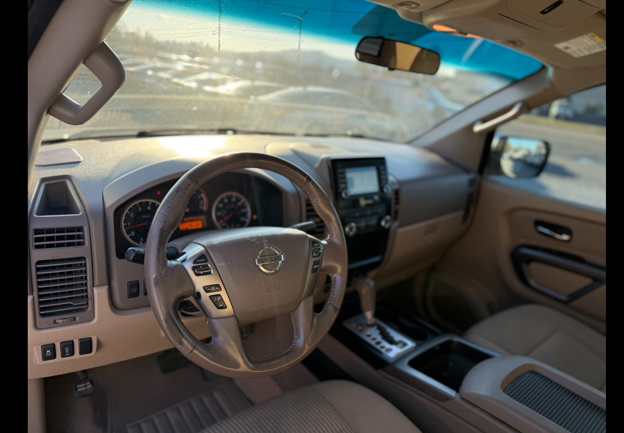 Nissan Titan  2015