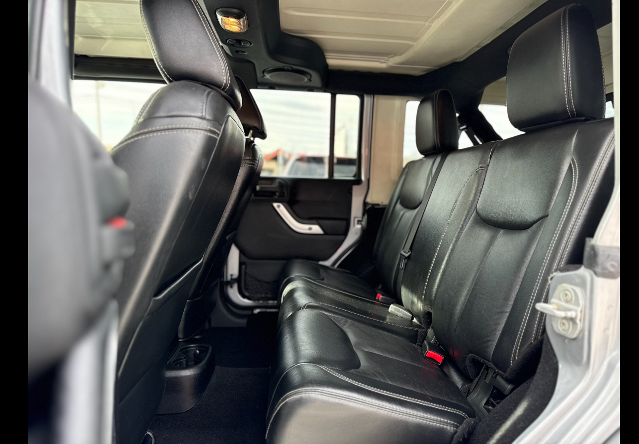 Jeep Wrangler Unlimited Sahara 4WD 2013