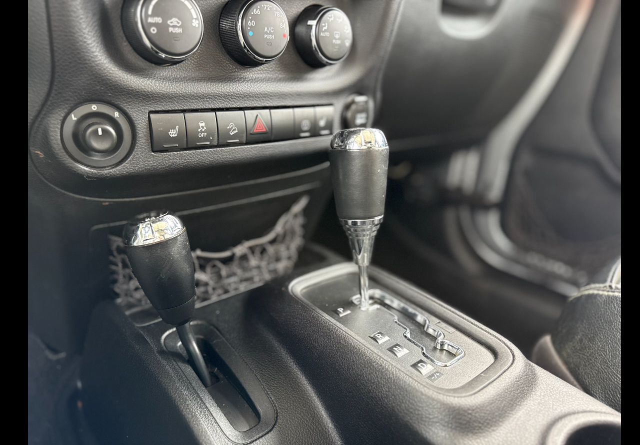 Jeep Wrangler Unlimited Sahara 4WD 2013