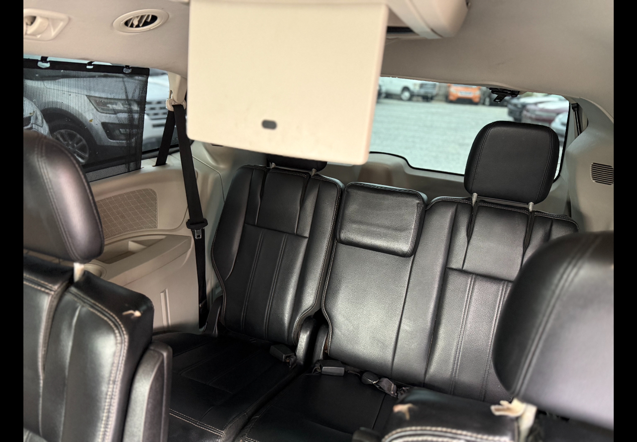 Chrysler Town & Country Touring-L 2012