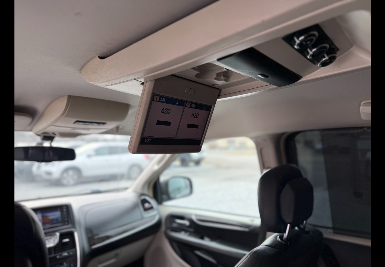 Chrysler Town & Country Touring-L 2012