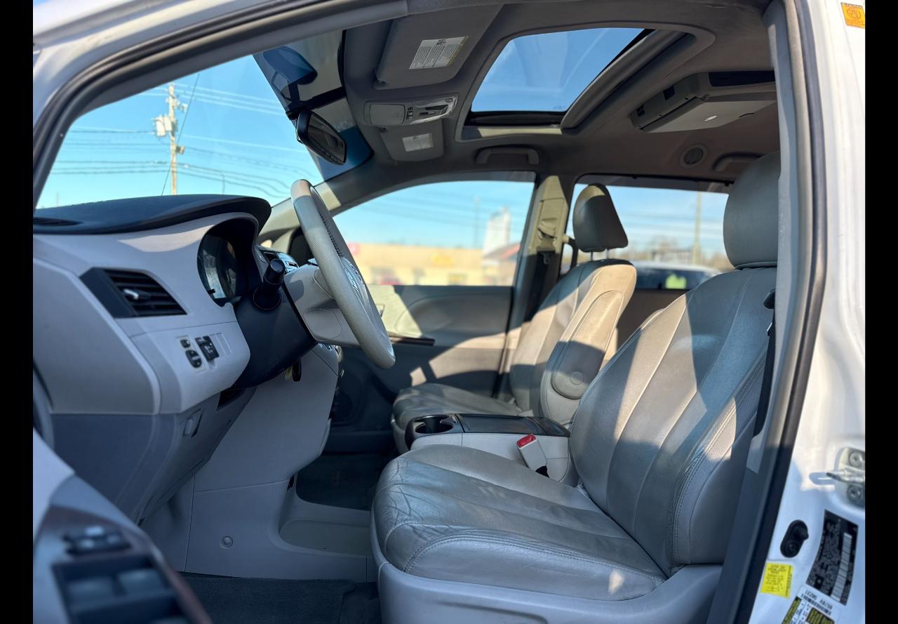 Toyota Sienna XLE 2012