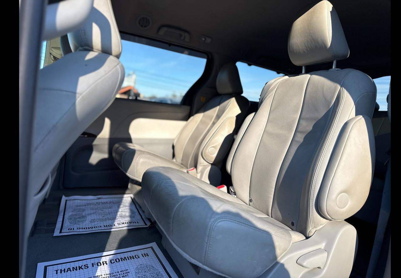 Toyota Sienna XLE 2012