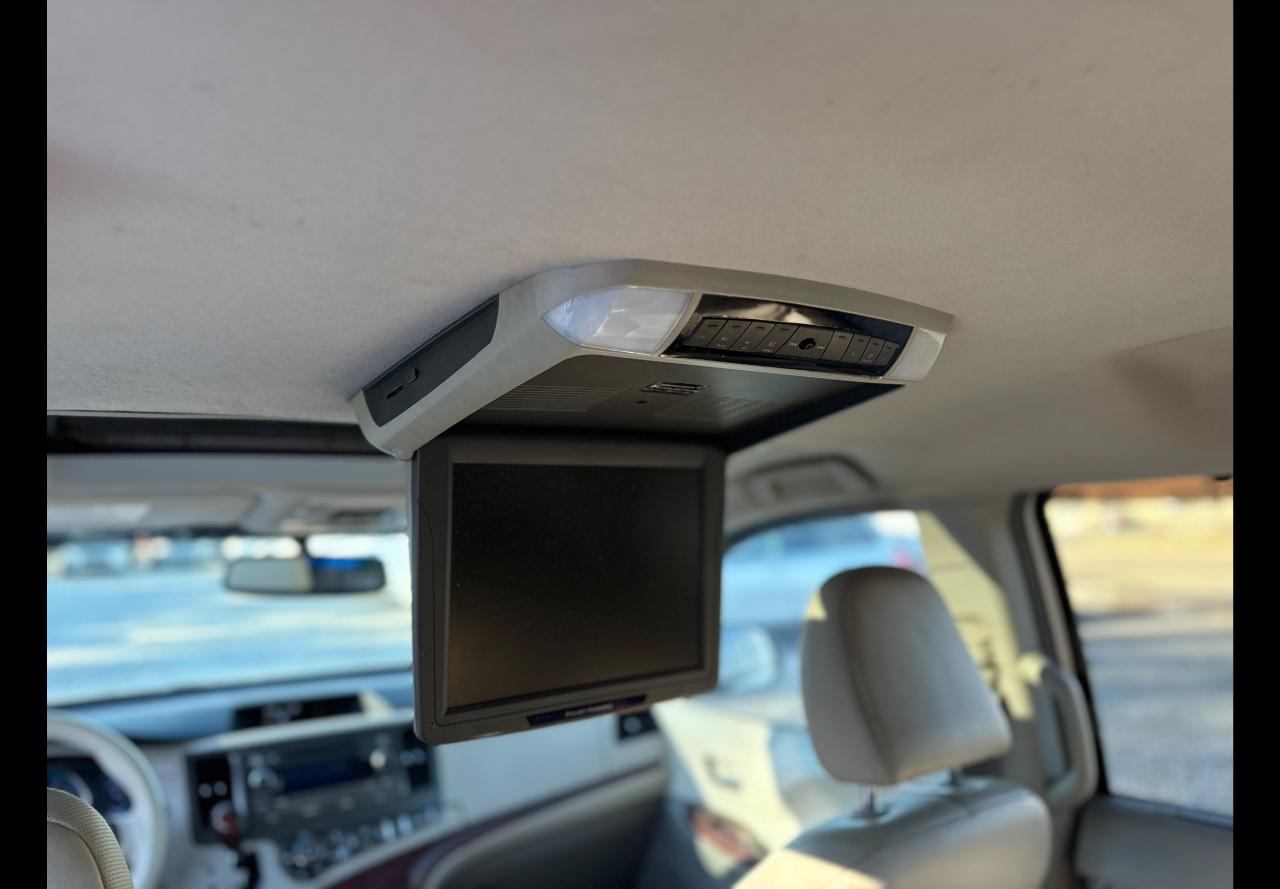 Toyota Sienna XLE 2012