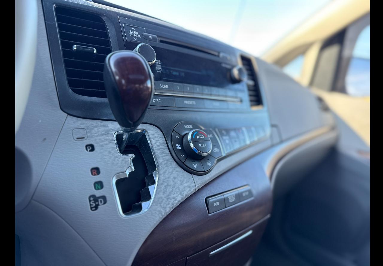 Toyota Sienna XLE 2012