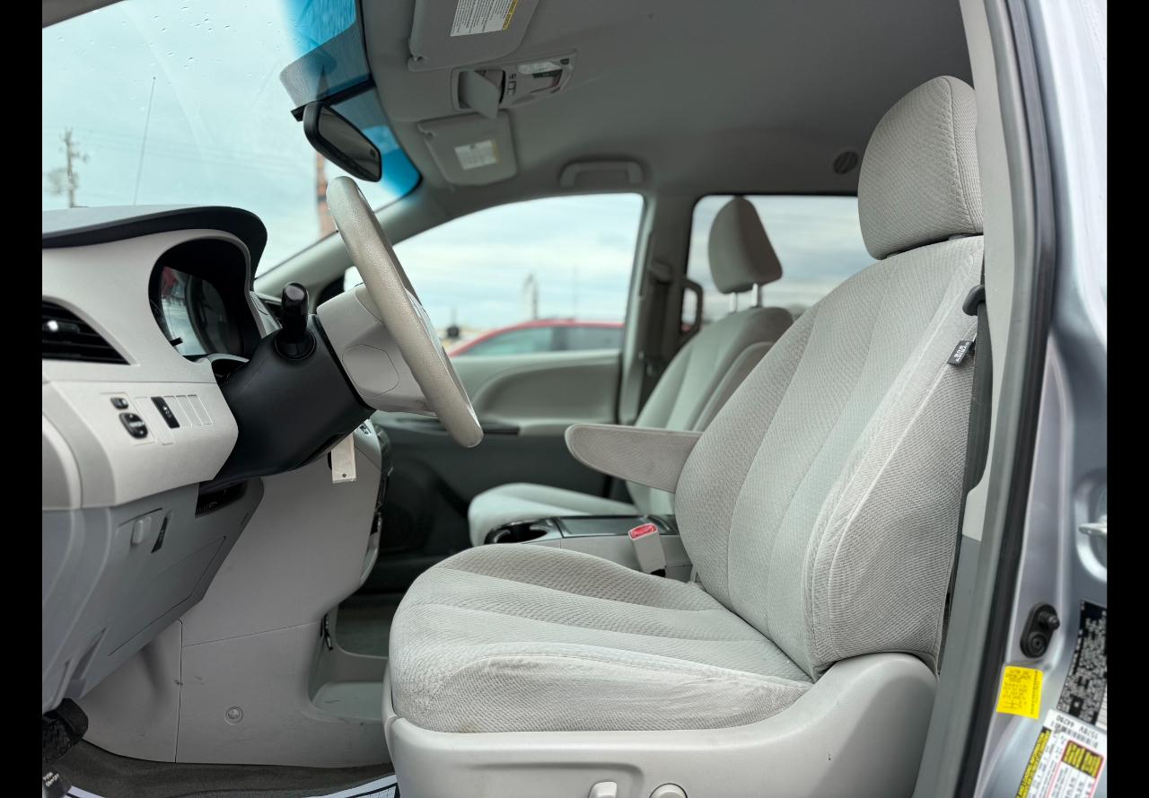 Toyota Sienna LE 2013