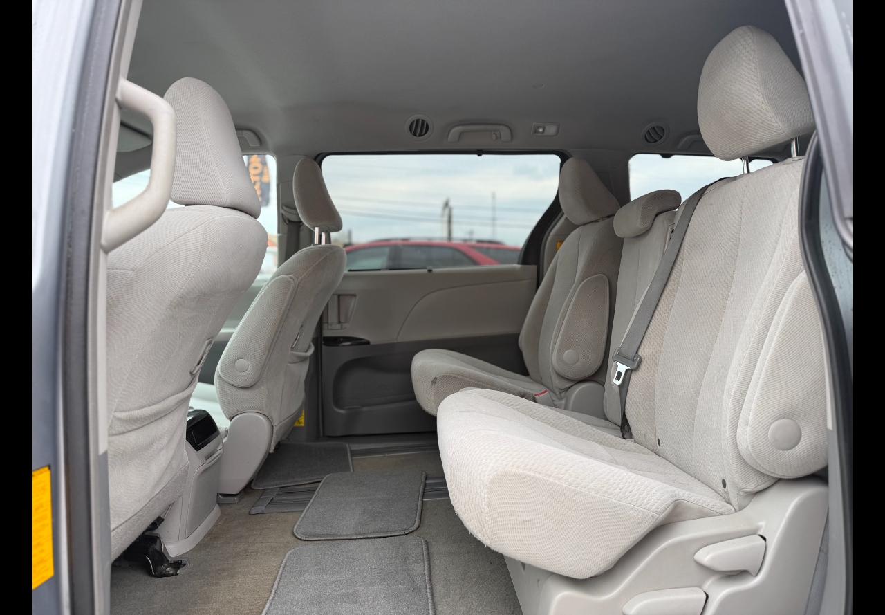 Toyota Sienna LE 2013