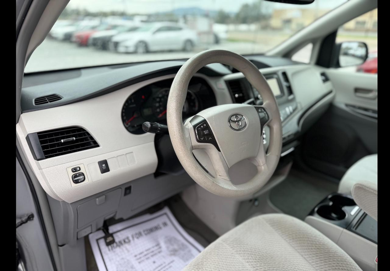 Toyota Sienna LE 2013