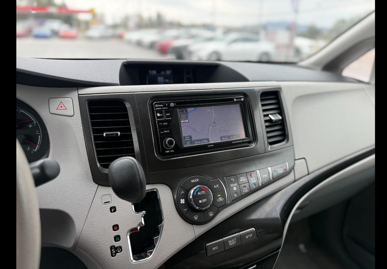 Toyota Sienna LE 2013