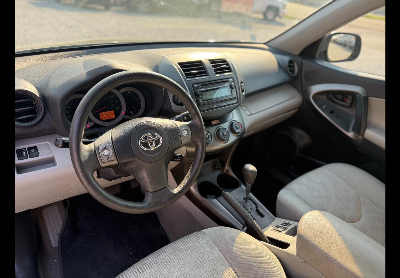 Toyota RAV4  2012