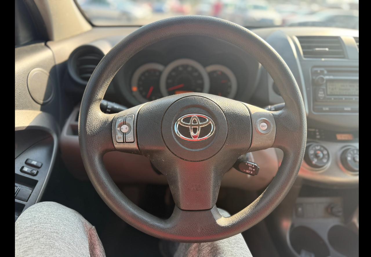 Toyota RAV4  2012