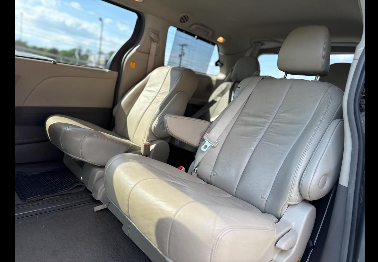 Toyota Sienna Limited 2011