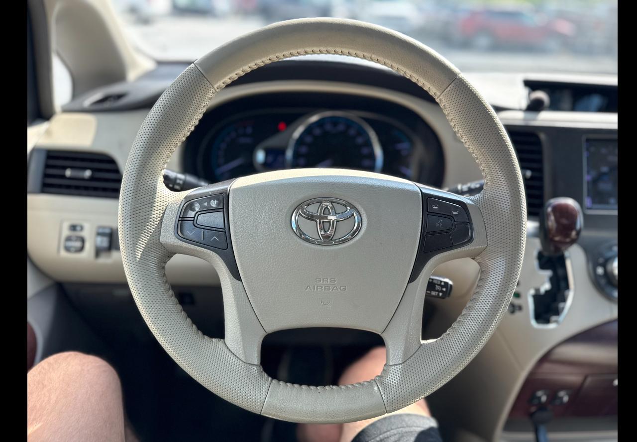 Toyota Sienna Limited 2011