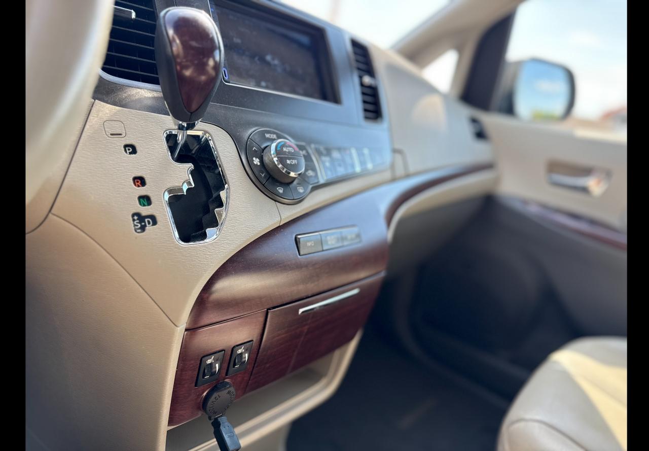 Toyota Sienna Limited 2011
