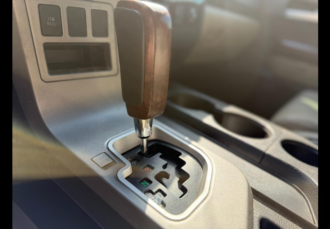 Toyota Tundra Limited 5.7L CrewMax 4WD 2011