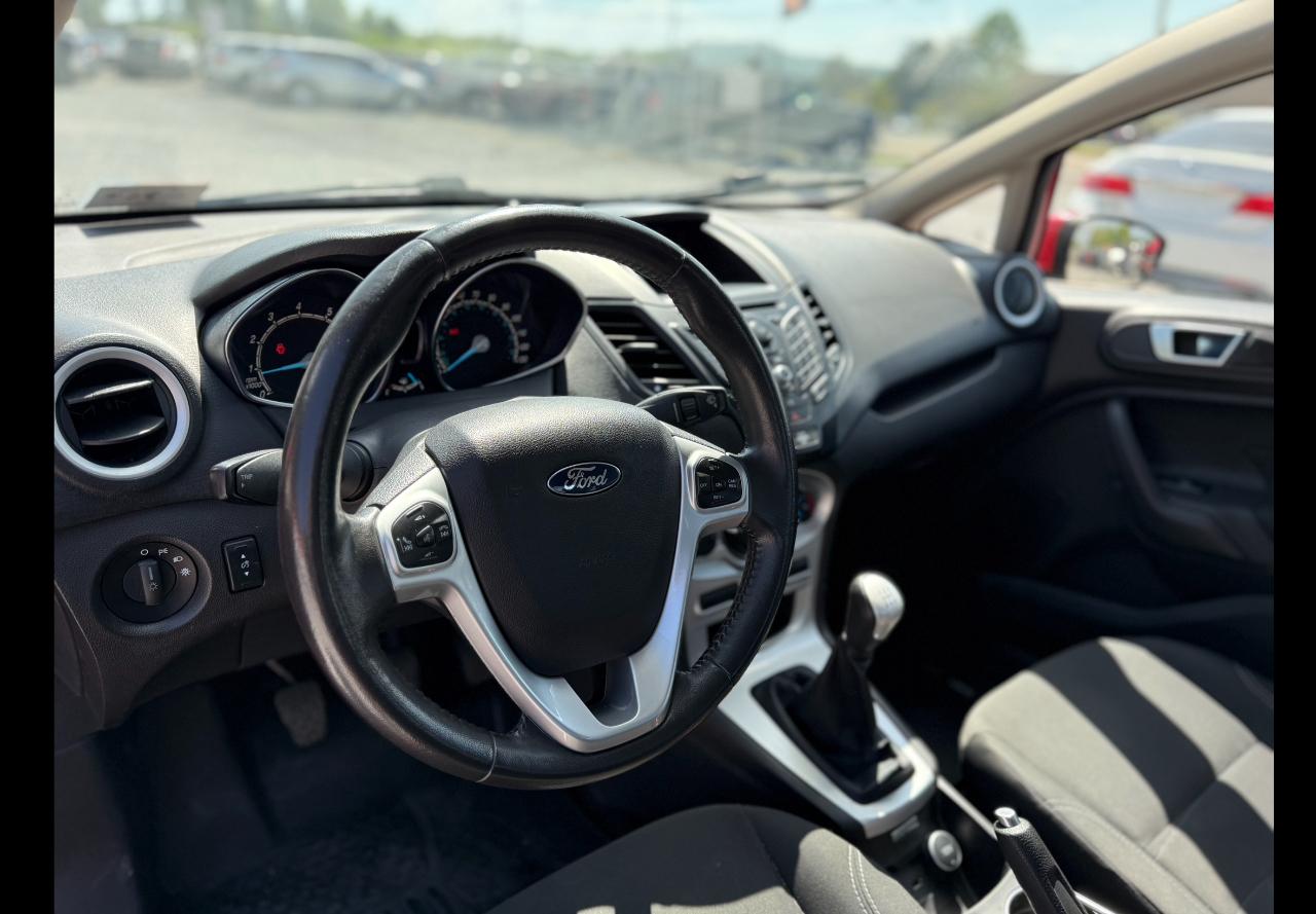 Ford Fiesta SE Sedan 2014
