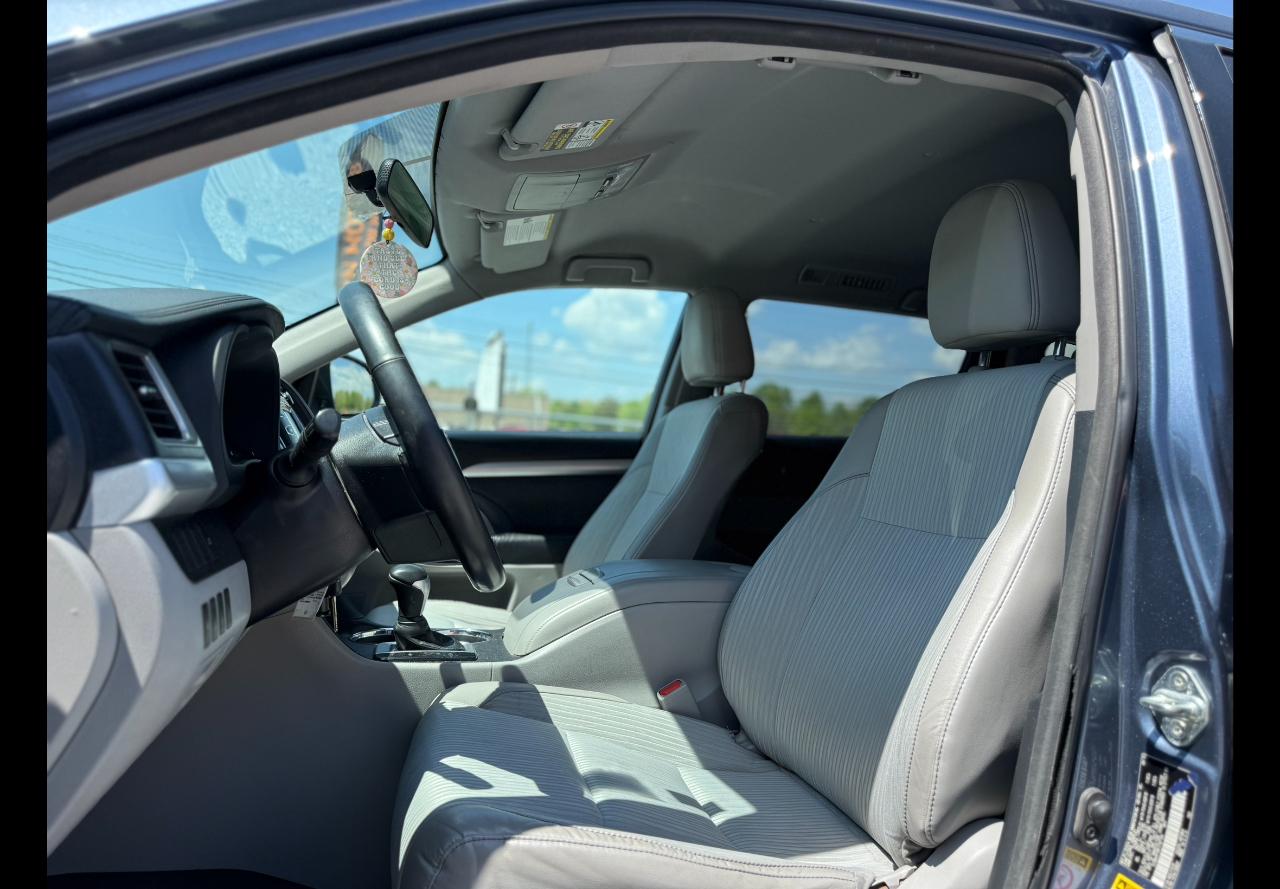 Toyota Highlander LE AWD V6 2015