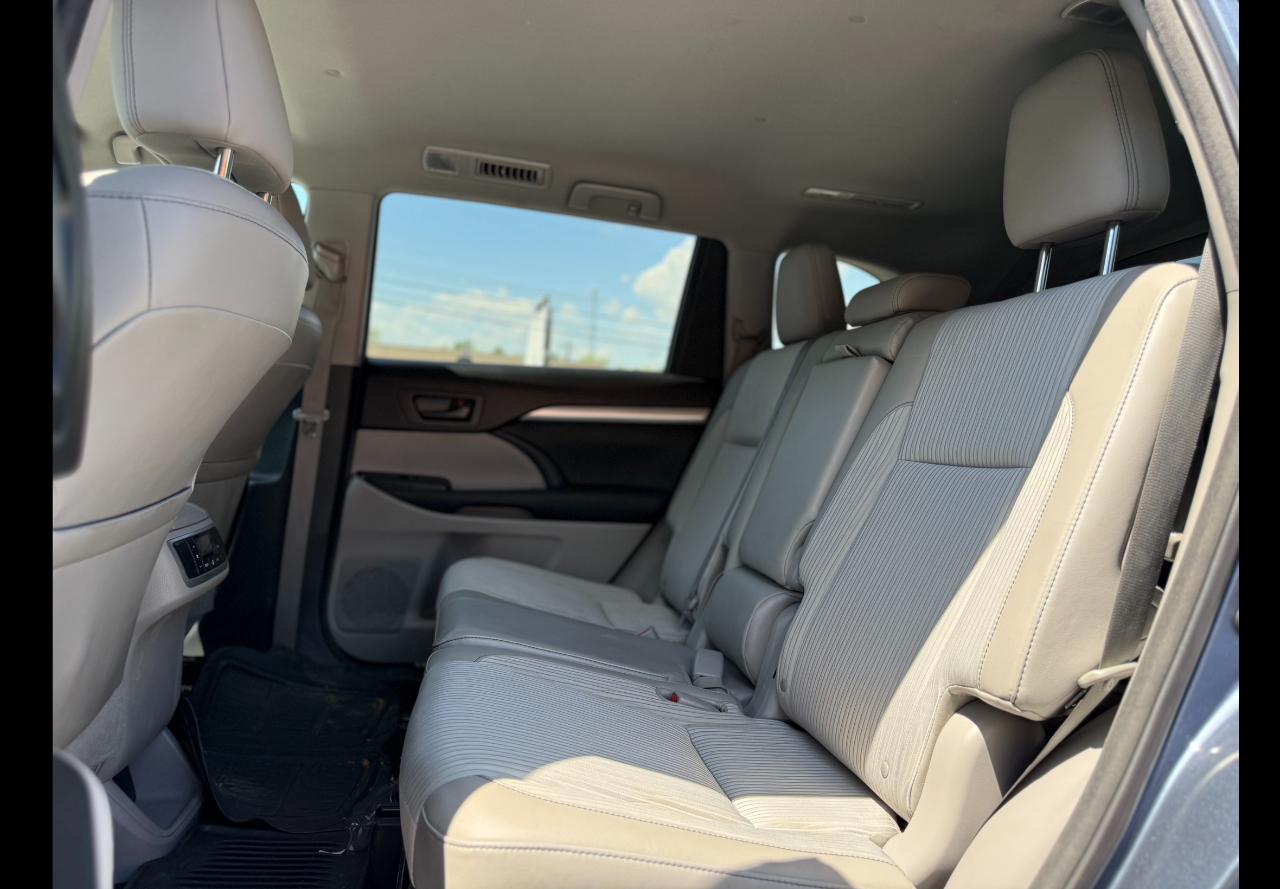 Toyota Highlander LE AWD V6 2015