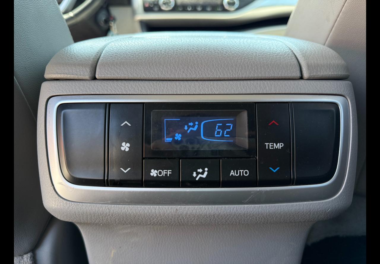 Toyota Highlander LE AWD V6 2015