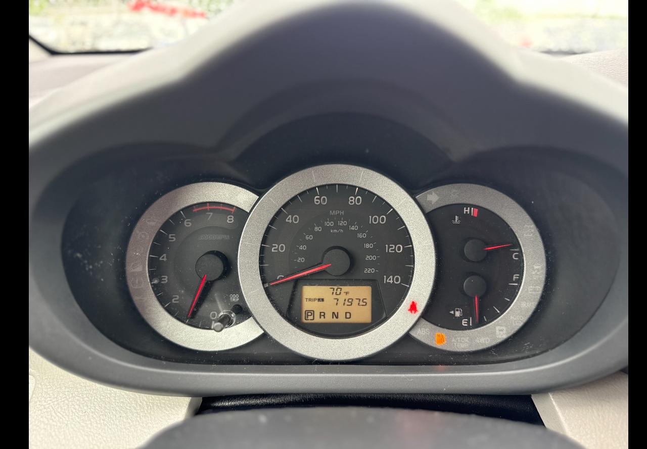 Toyota RAV4  2011