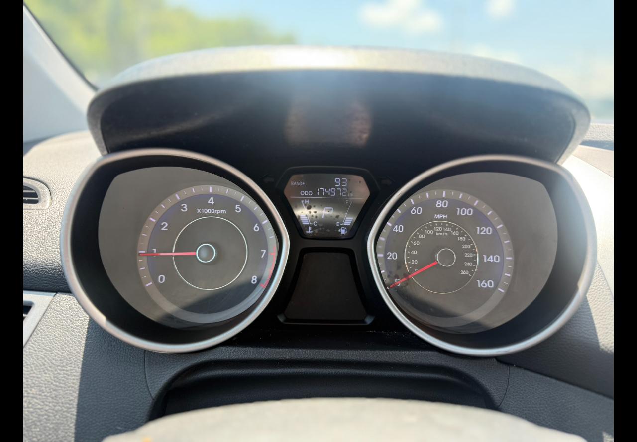 Hyundai Elantra  2013