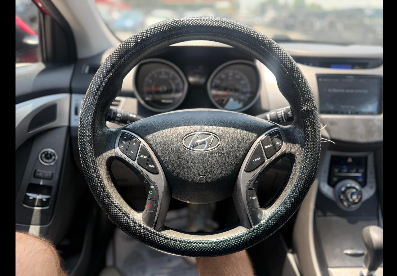 Hyundai Elantra  2013