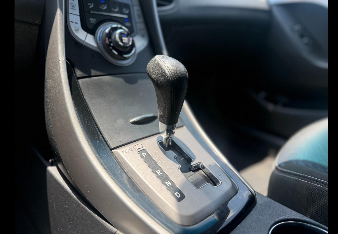 Hyundai Elantra  2013