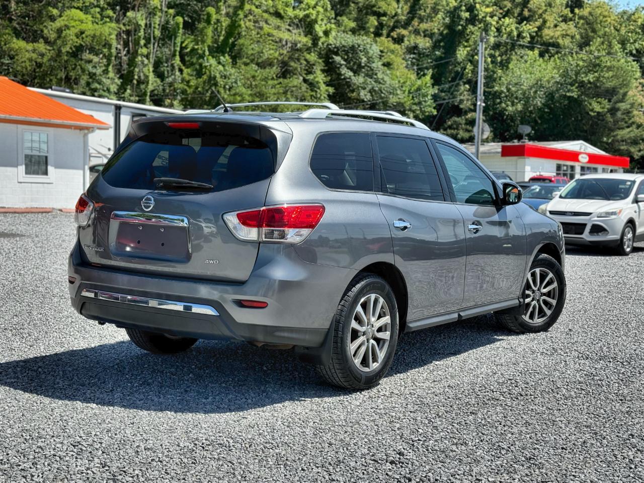 Nissan Pathfinder SV 4WD 2015
