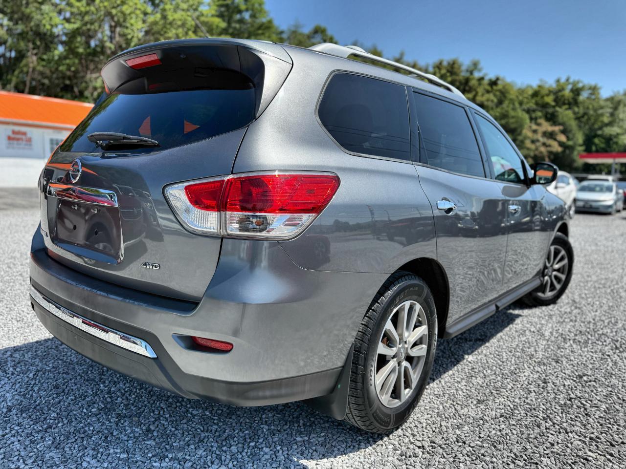 Nissan Pathfinder SV 4WD 2015