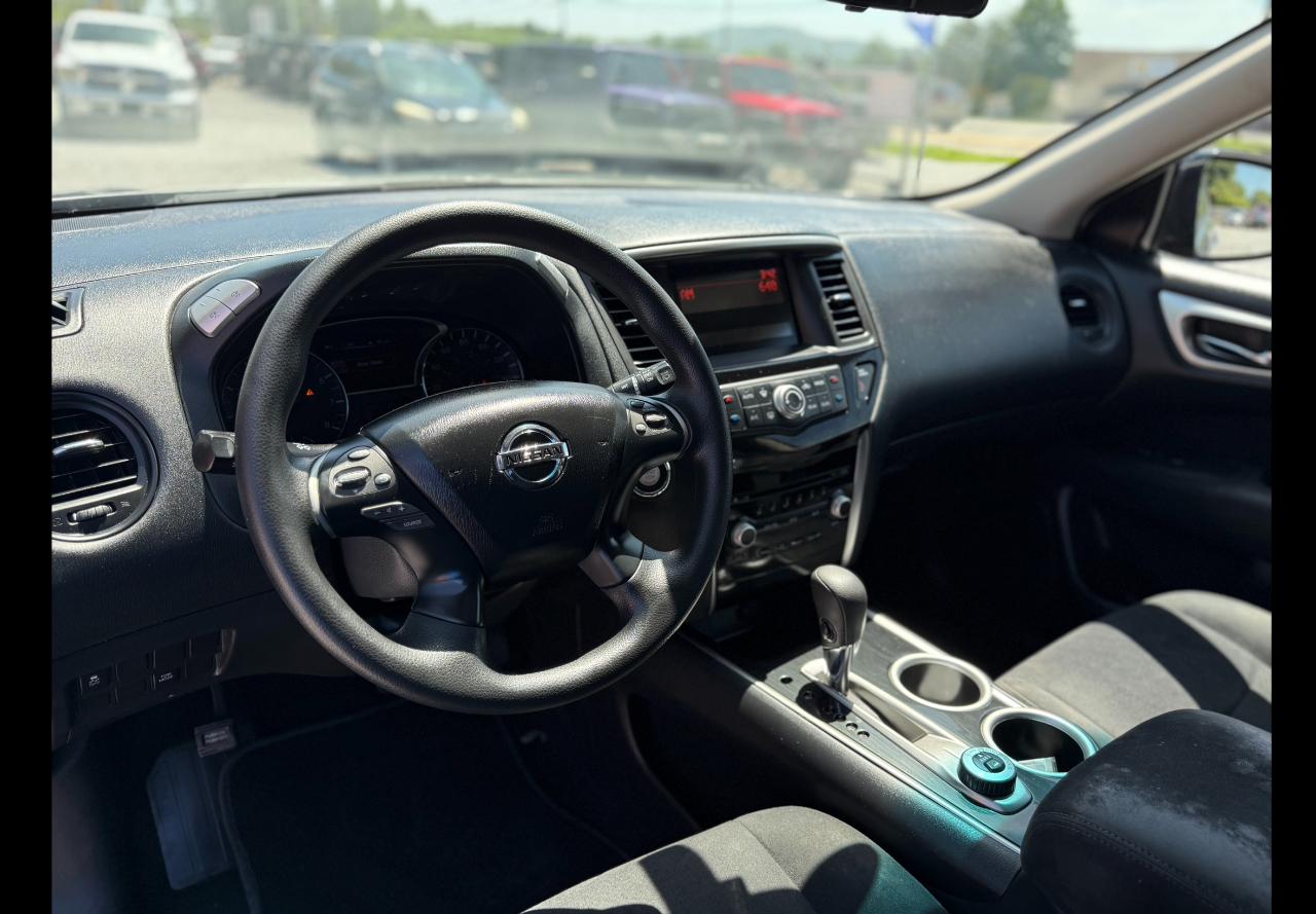 Nissan Pathfinder SV 4WD 2015