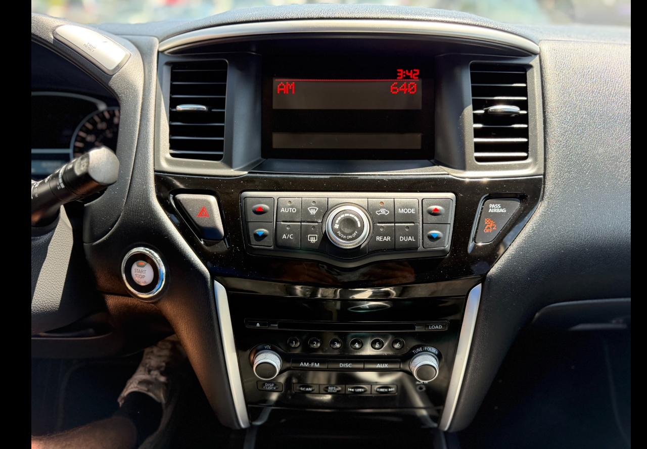 Nissan Pathfinder SV 4WD 2015