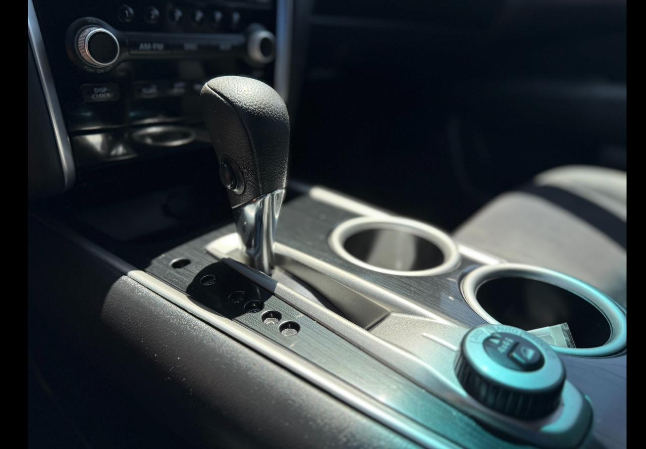Nissan Pathfinder SV 4WD 2015