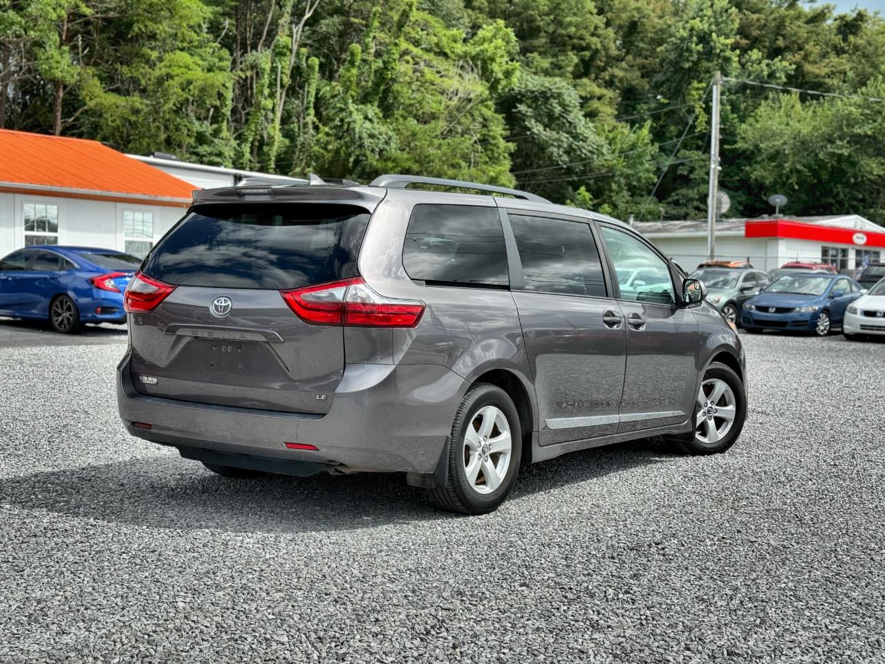 Toyota Sienna LE 8-Passenger 2020