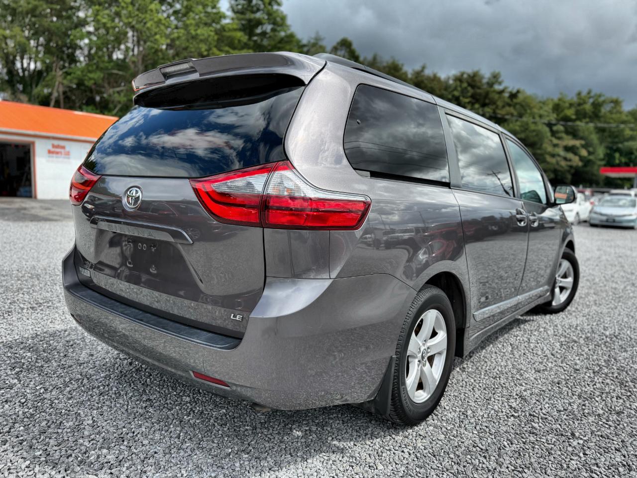 Toyota Sienna LE 8-Passenger 2020