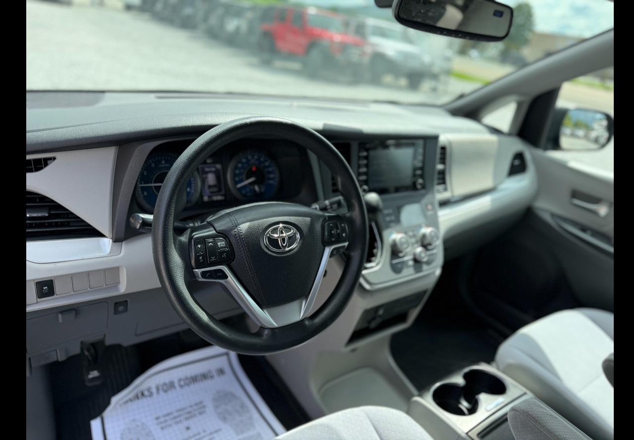 Toyota Sienna LE 8-Passenger 2020