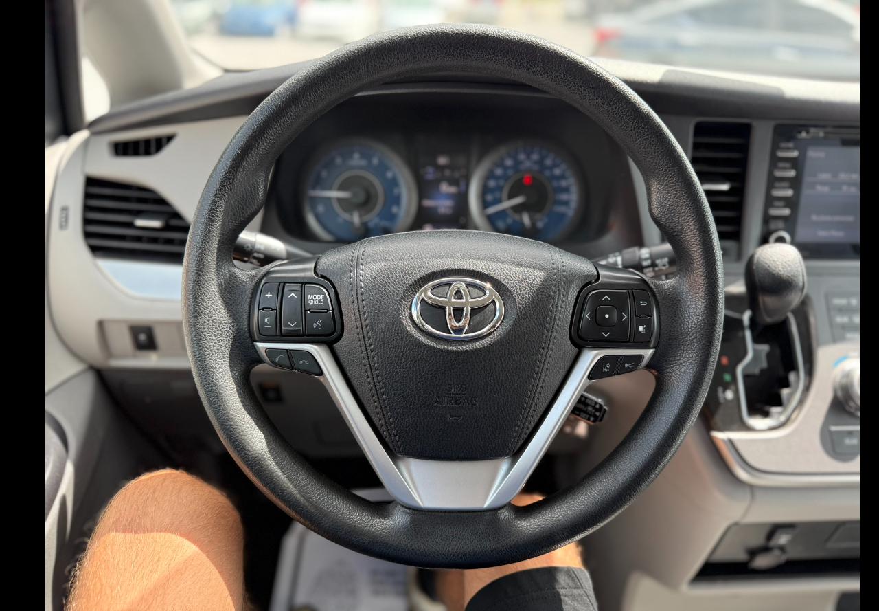 Toyota Sienna LE 8-Passenger 2020
