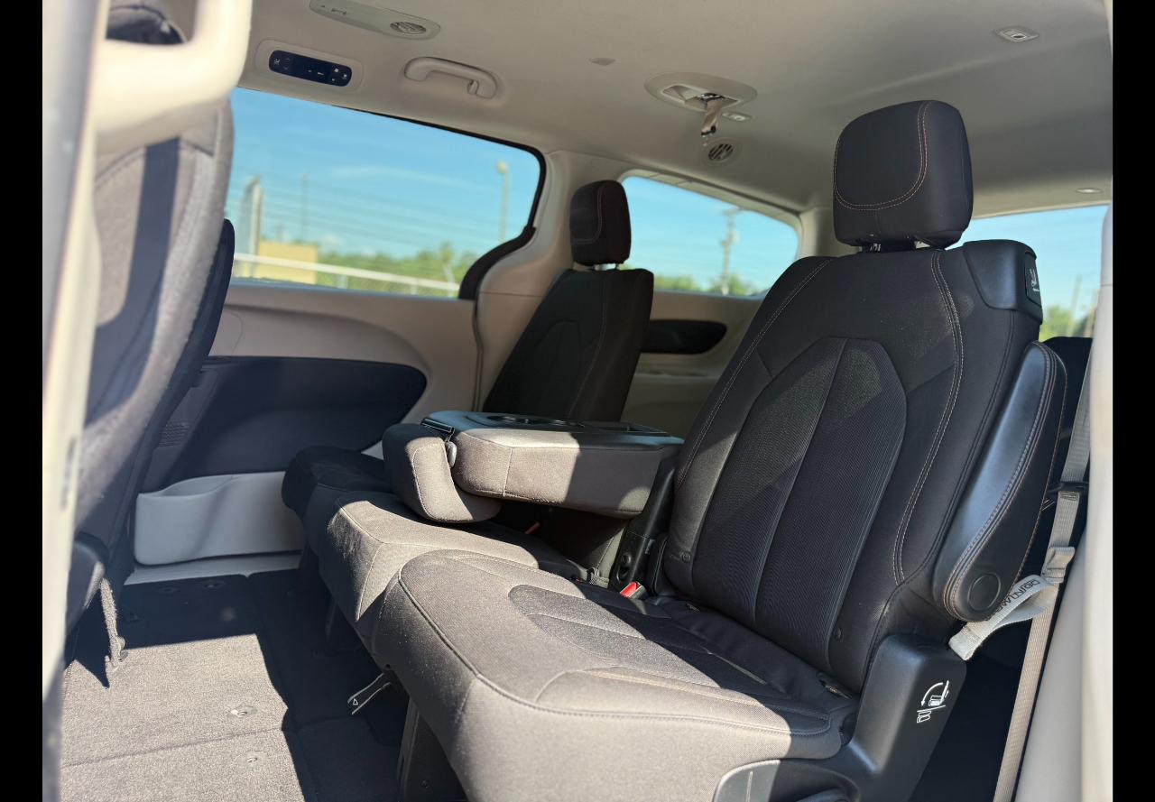 Chrysler Pacifica Touring 2017